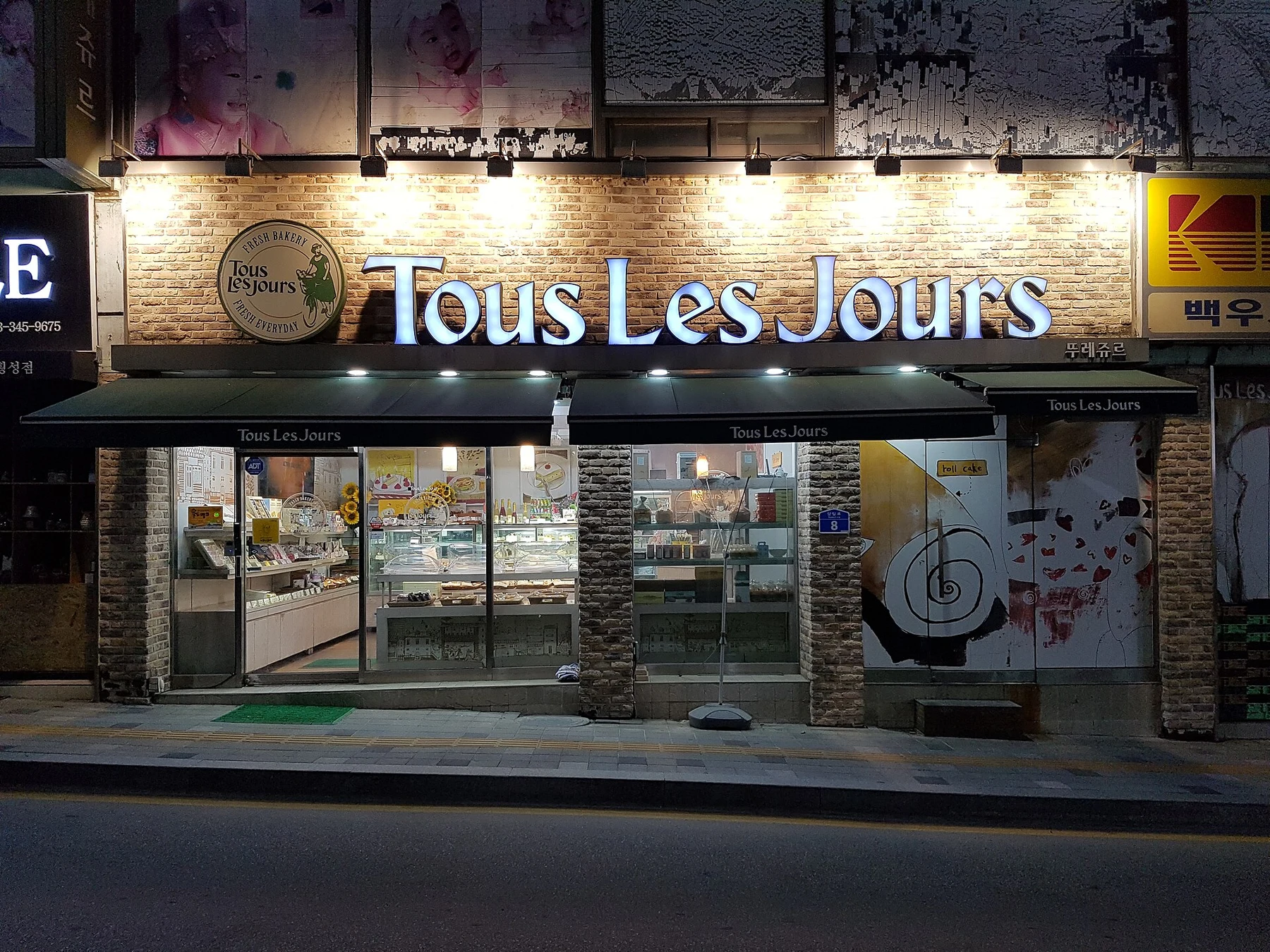 TOUS les JOURS Hoengseong Jungang store in Korea in May 2018; brand context, not the Malaysian master-franchise location
