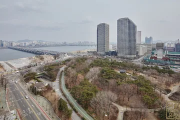 Archive view of LG Twin Towers and Yeouido Park in Seoul; LG corporate context, not the EXAONE launch or an AI laboratory.