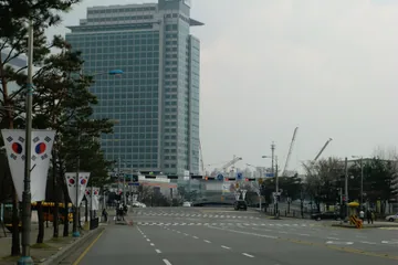 Samsung Electronics campus in Suwon, photographed in 2015; issuer context, not the HBM4 shipment or a fund-owned property.