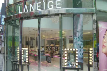 Context: LANEIGE storefront and cosmetics displays in Seoul, photographed in June 2007; Amorepacific retail context, not Mamonde or Lyko in Europe.