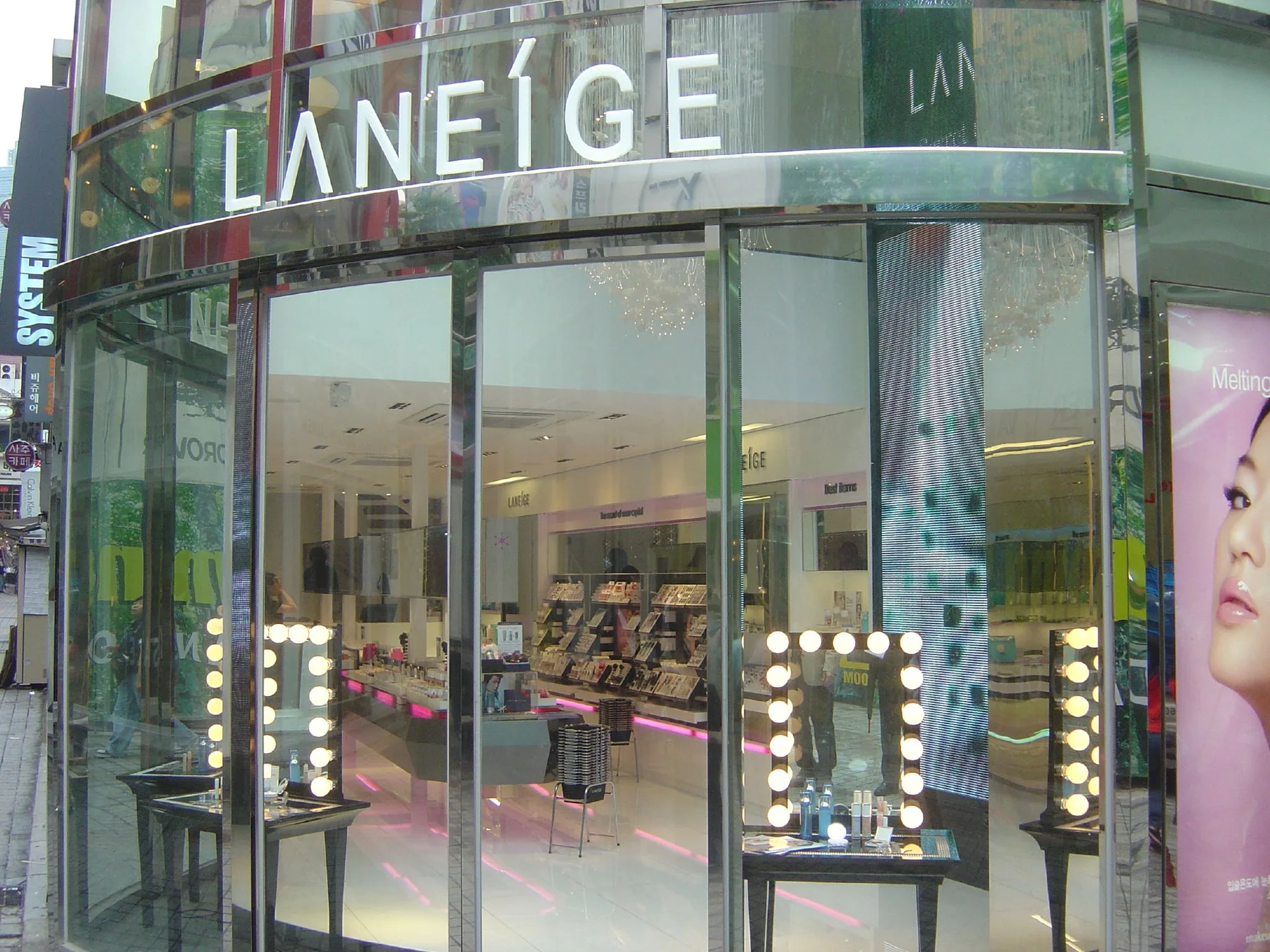 Context: LANEIGE storefront and cosmetics displays in Seoul, photographed in June 2007; Amorepacific retail context, not Mamonde or Lyko in Europe.