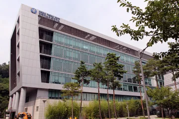 Institut Pasteur Korea in Bundang with parking-lot construction, photographed in 2021; Korean biomedical-research context, not LigaChem or Ono facilities.